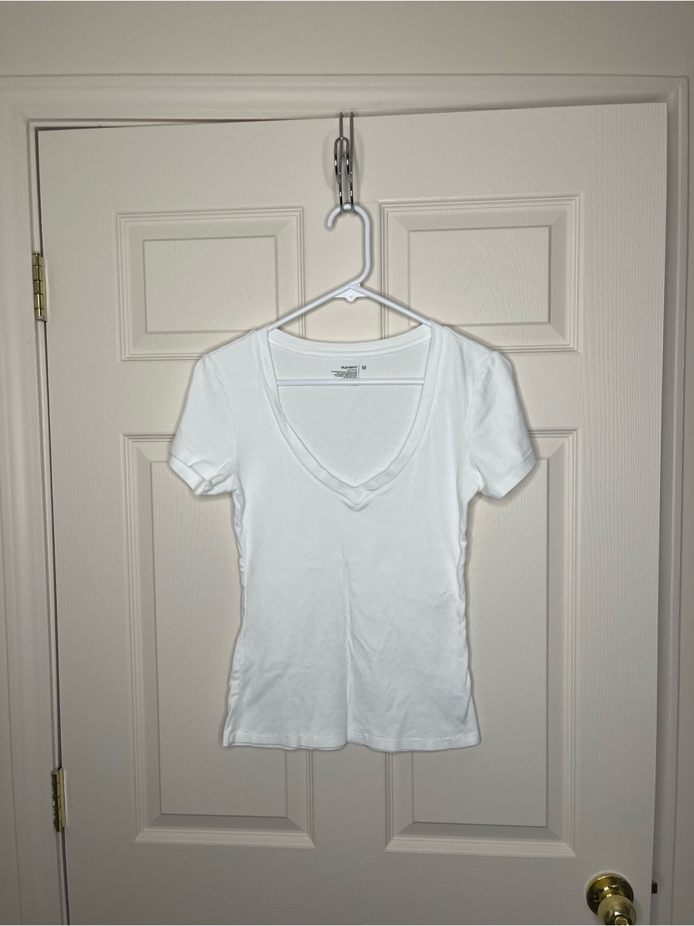 Old navy white v-neck t-shirt short sleeve size medium 100% cotton